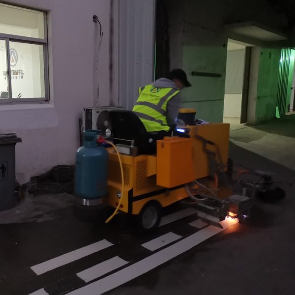 Driving Thermoplastic Road Marking Machine Test before Delivery-Rays Traffic